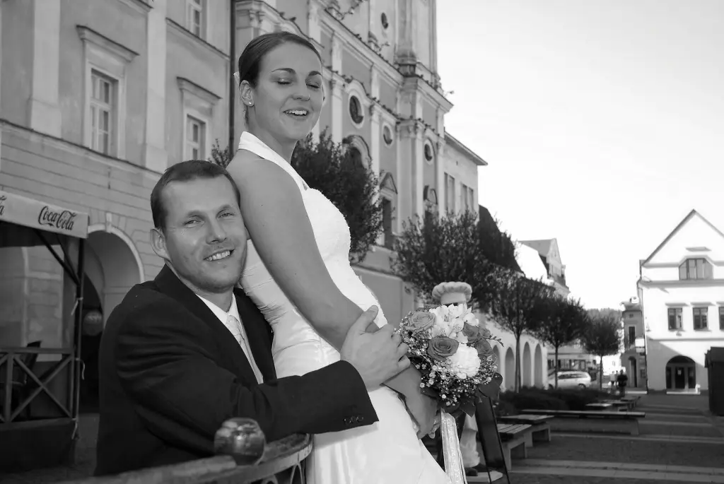 svadba nevesta ženích manželia