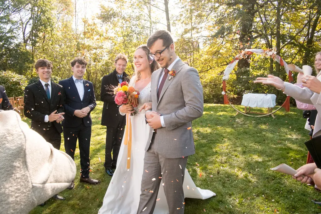 svadba nevesta ženích manželia